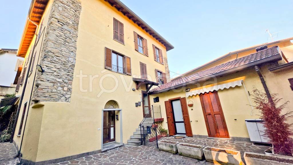 appartamento in vendita a Missaglia in zona Lomaniga