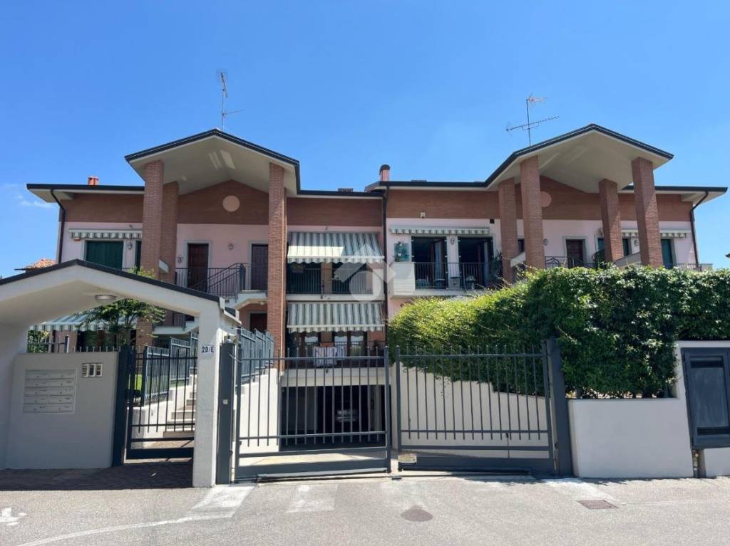 appartamento in vendita a Missaglia in zona Lomaniga