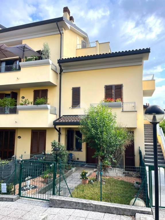 appartamento in vendita a Missaglia in zona Lomaniga