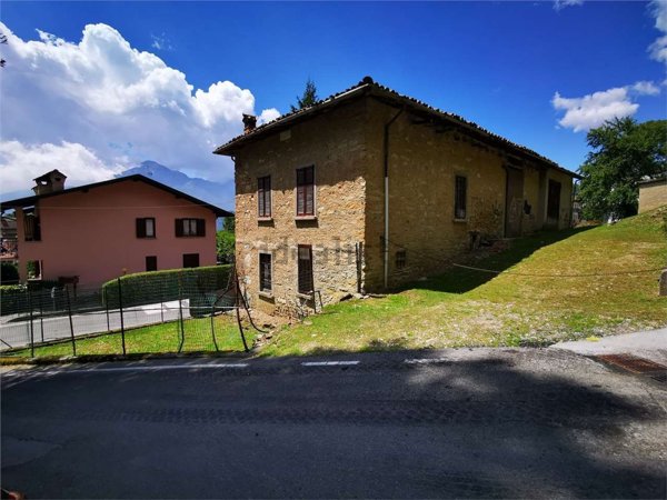 esavano in vendita a Moggio