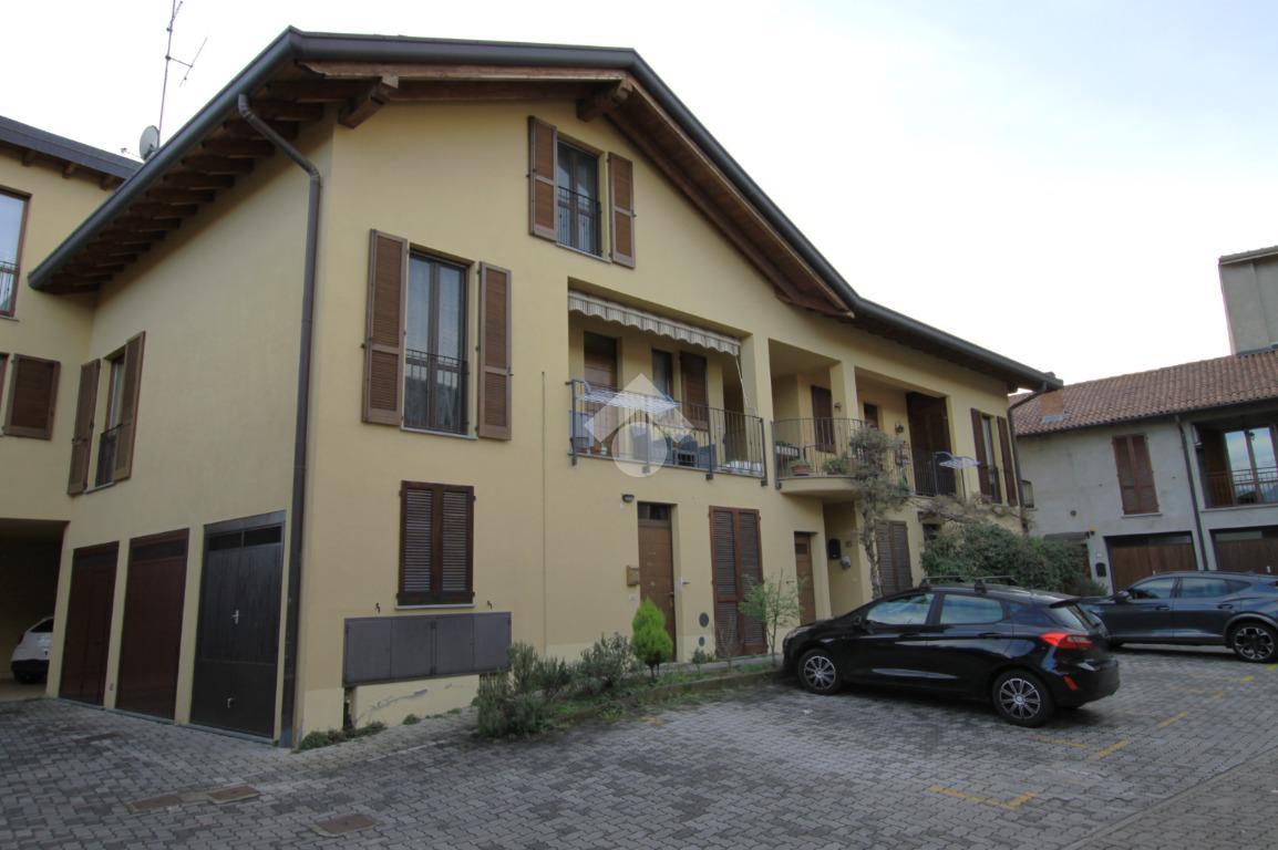 appartamento in vendita a Molteno in zona Luzzana