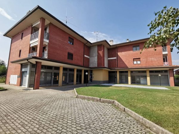 negozio in vendita a Molteno