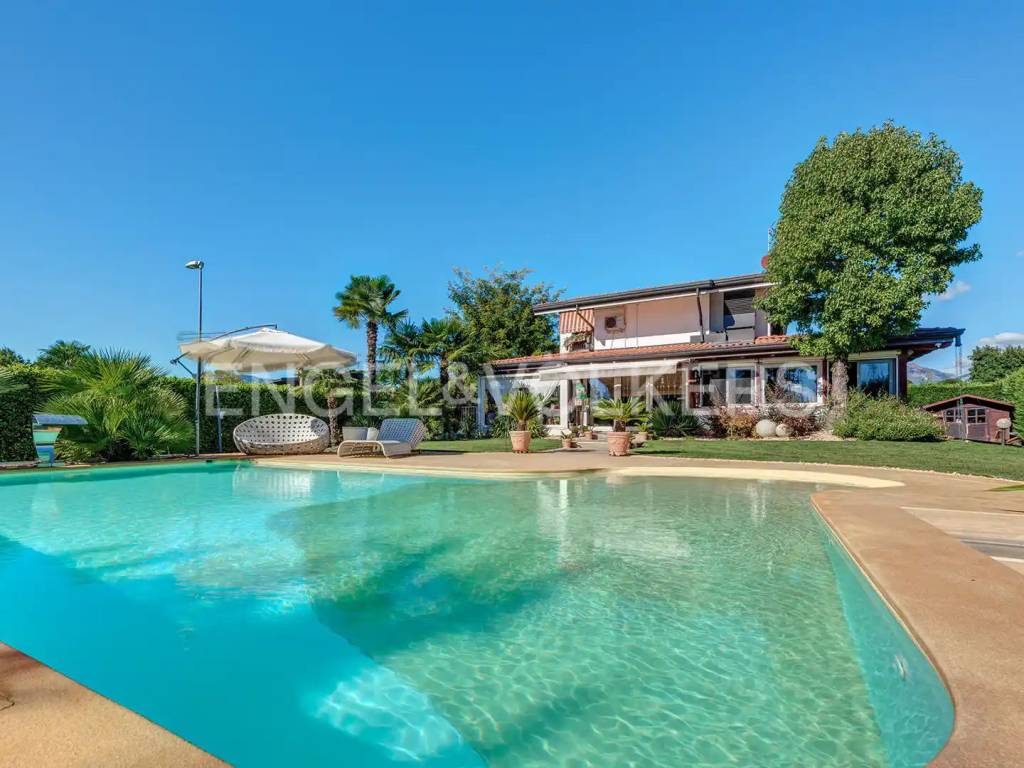 casa indipendente in vendita a Molteno