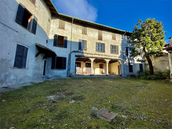 locale commerciale in vendita a Molteno