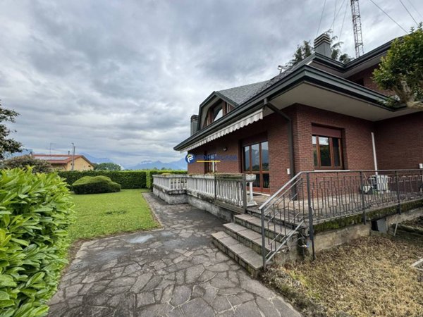 casa indipendente in vendita a Molteno