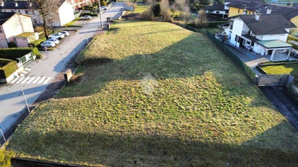 terreno edificabile in vendita a Molteno