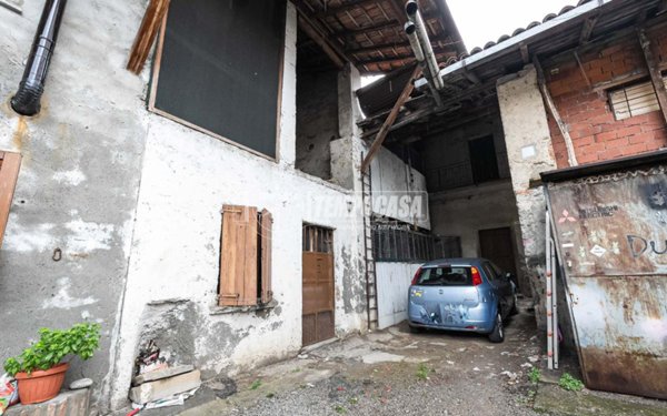 casa indipendente in vendita a Molteno