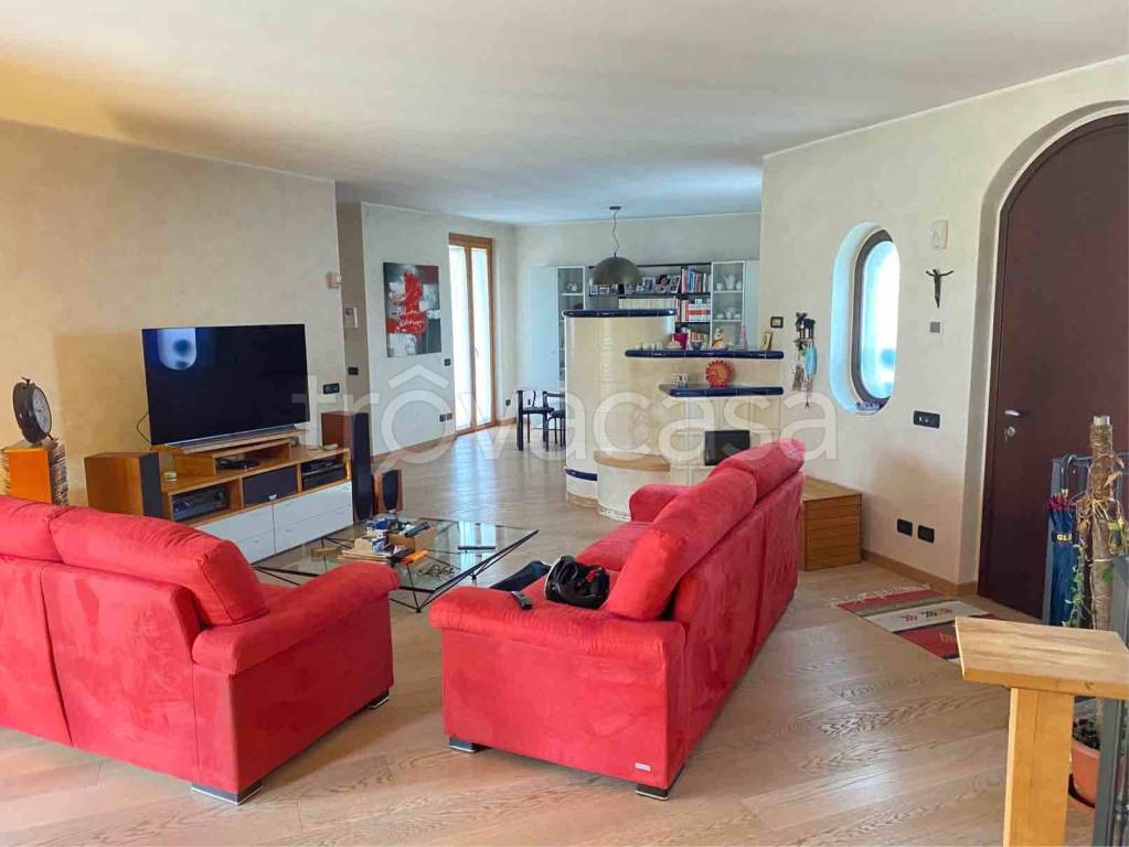 casa indipendente in vendita a Molteno