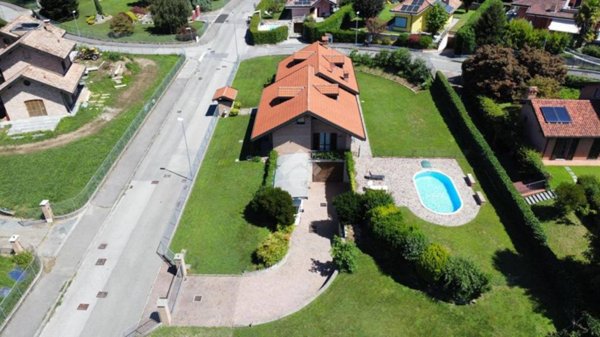 casa indipendente in vendita a Molteno