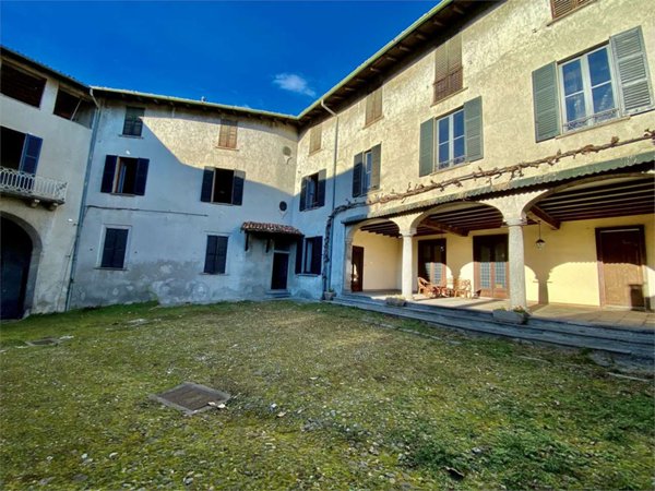 locale commerciale in vendita a Molteno