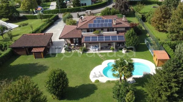 casa indipendente in vendita a Molteno in zona Coroldo