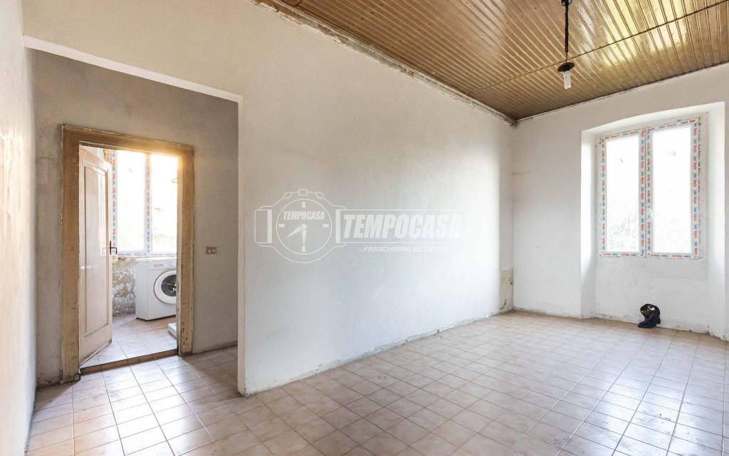 appartamento in vendita a Molteno in zona Coroldo