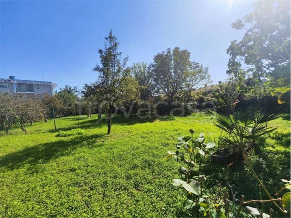 terreno edificabile in vendita a Molteno