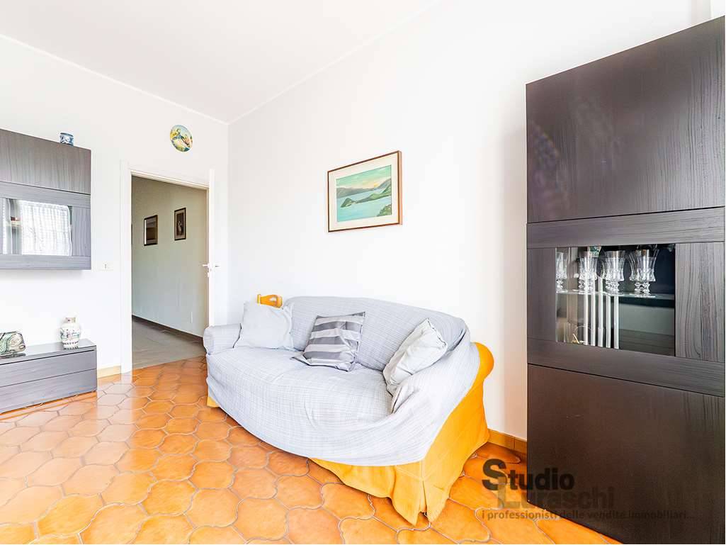 appartamento in vendita a Molteno in zona Coroldo