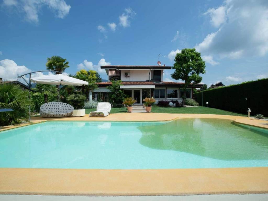 casa indipendente in vendita a Molteno