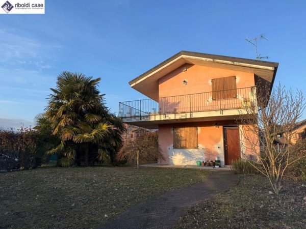 casa indipendente in vendita a Molteno