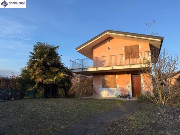 casa indipendente in vendita a Molteno