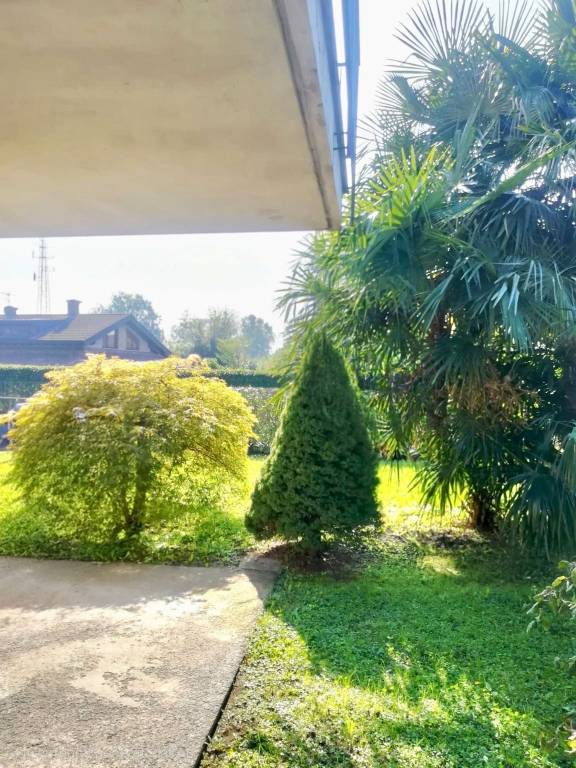 casa indipendente in vendita a Molteno