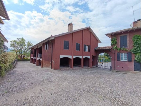 appartamento in vendita a Molteno in zona Coroldo