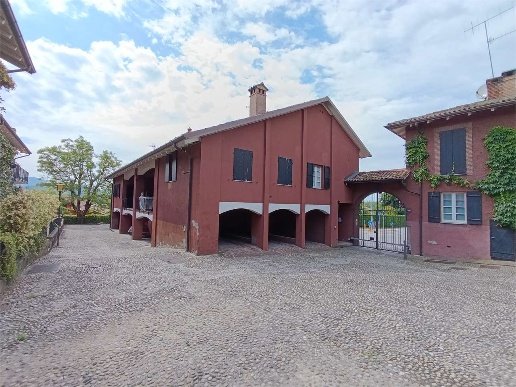 appartamento in vendita a Molteno in zona Coroldo