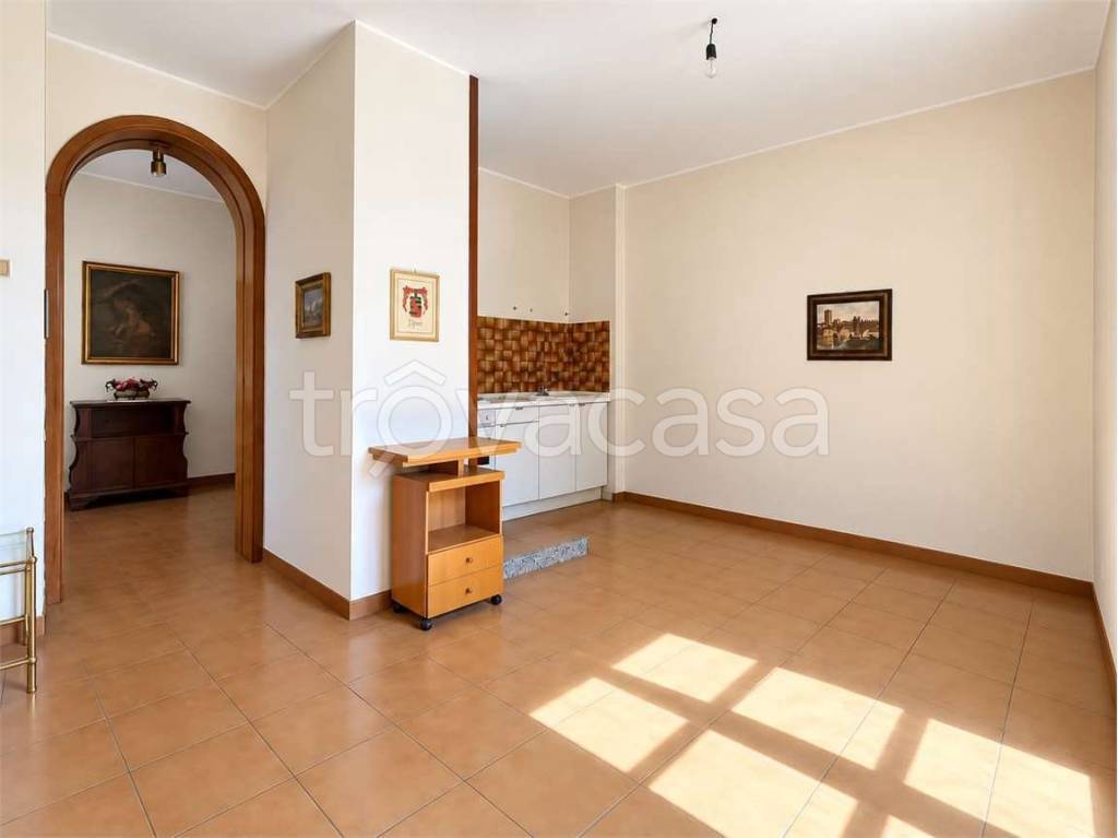 appartamento in vendita a Molteno in zona Coroldo