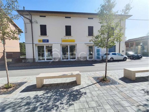 negozio in vendita a Molteno in zona Coroldo