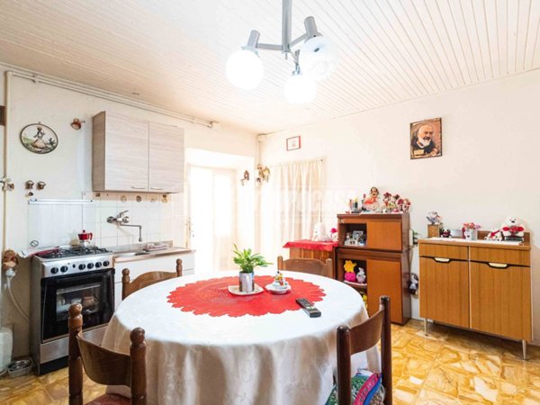 appartamento in vendita a Molteno in zona Coroldo
