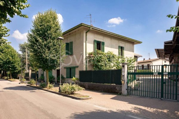 casa indipendente in vendita a Molteno in zona Coroldo