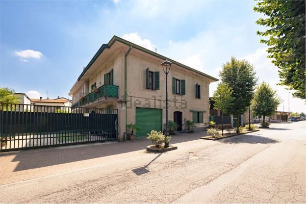 casa semindipendente in vendita a Molteno in zona Coroldo