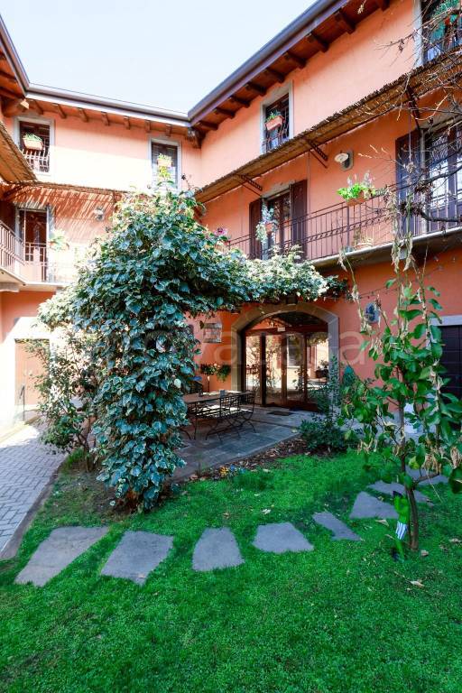 appartamento in vendita a Molteno in zona Coroldo