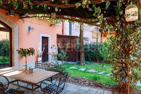 appartamento in vendita a Molteno in zona Coroldo
