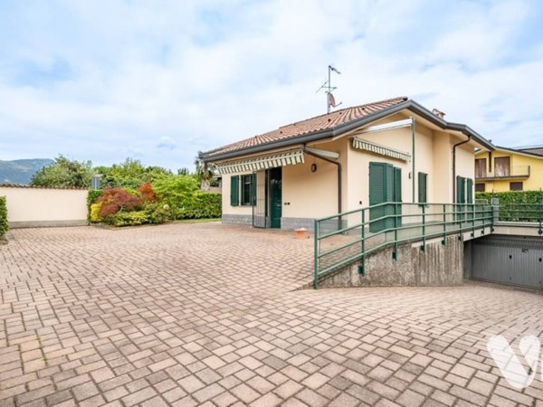 casa indipendente in vendita a Molteno in zona Coroldo