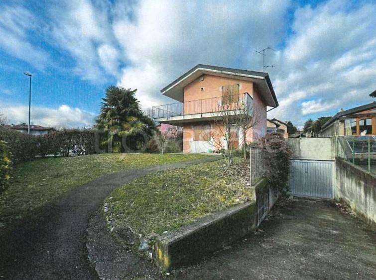casa indipendente in vendita a Molteno
