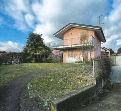 casa indipendente in vendita a Molteno in zona Coroldo