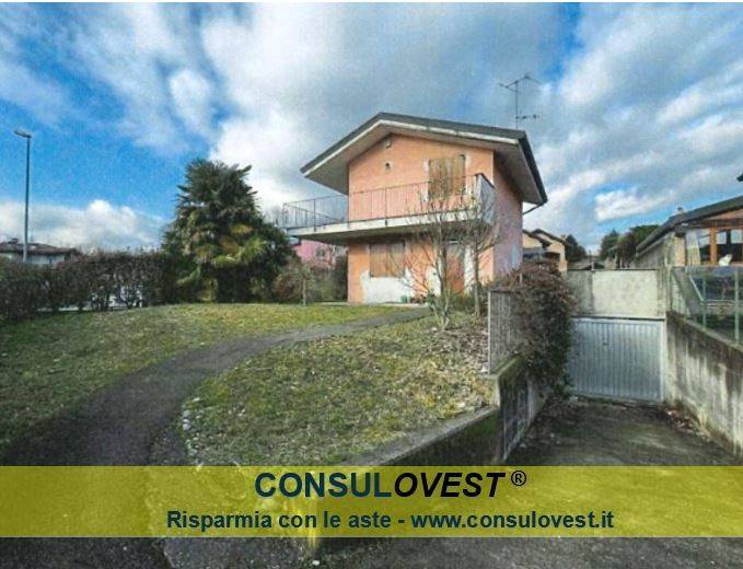 casa indipendente in vendita a Molteno in zona Coroldo