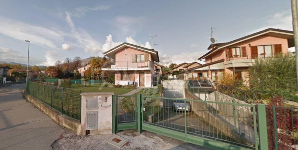 casa indipendente in vendita a Molteno in zona Coroldo