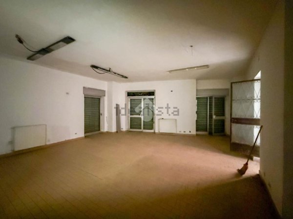 negozio in vendita a Molteno in zona Coroldo