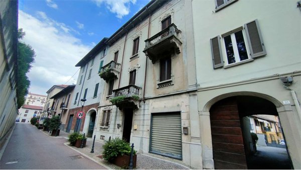 appartamento in vendita a Molteno in zona Coroldo