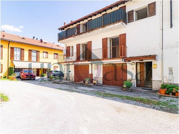 appartamento in vendita a Molteno in zona Coroldo