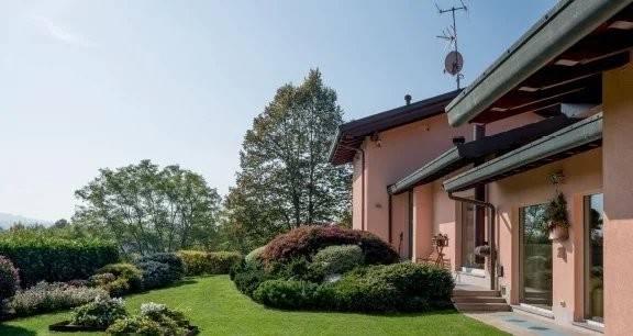 casa indipendente in vendita a Molteno in zona Coroldo