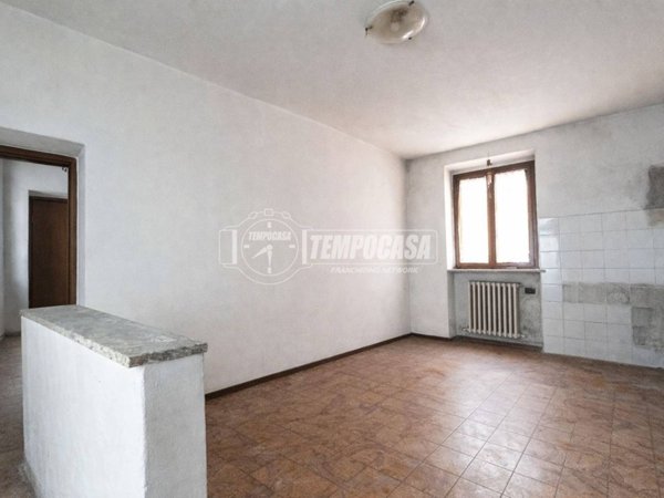 appartamento in vendita a Molteno in zona Coroldo