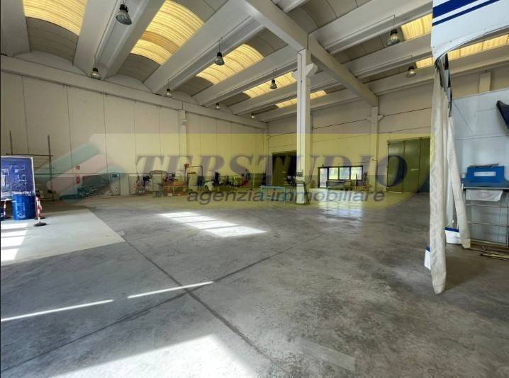 capannone in vendita a Monte Marenzo