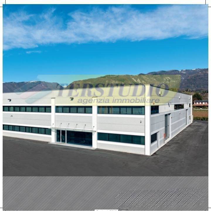 locale commerciale in vendita a Monte Marenzo in zona Levata