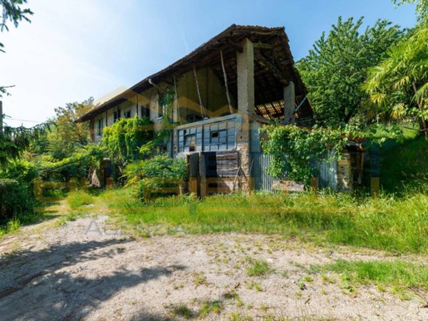casa indipendente in vendita a Montevecchia