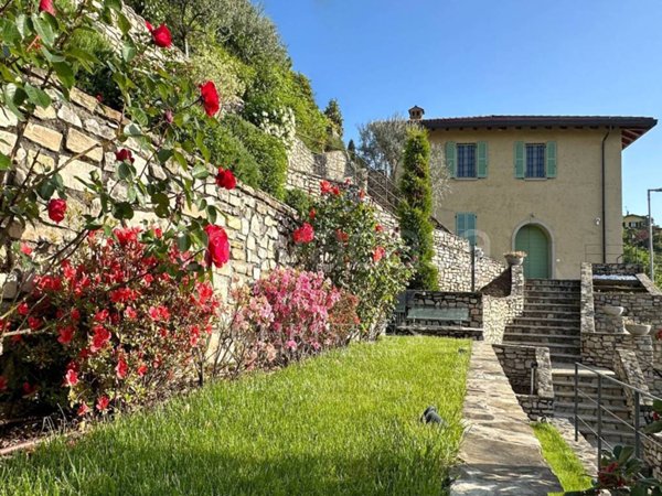casa indipendente in vendita a Montevecchia
