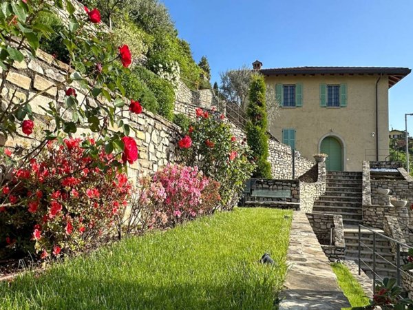 casa indipendente in vendita a Montevecchia