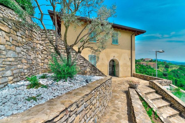 casa indipendente in vendita a Montevecchia