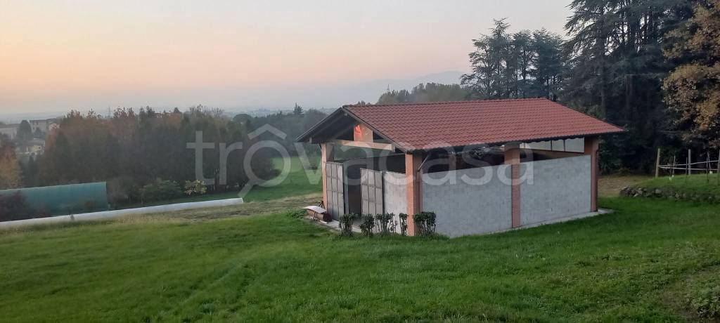 locale commerciale in vendita a Monticello Brianza