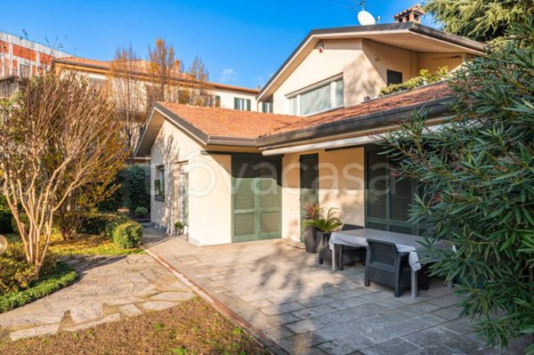 casa indipendente in vendita a Monticello Brianza