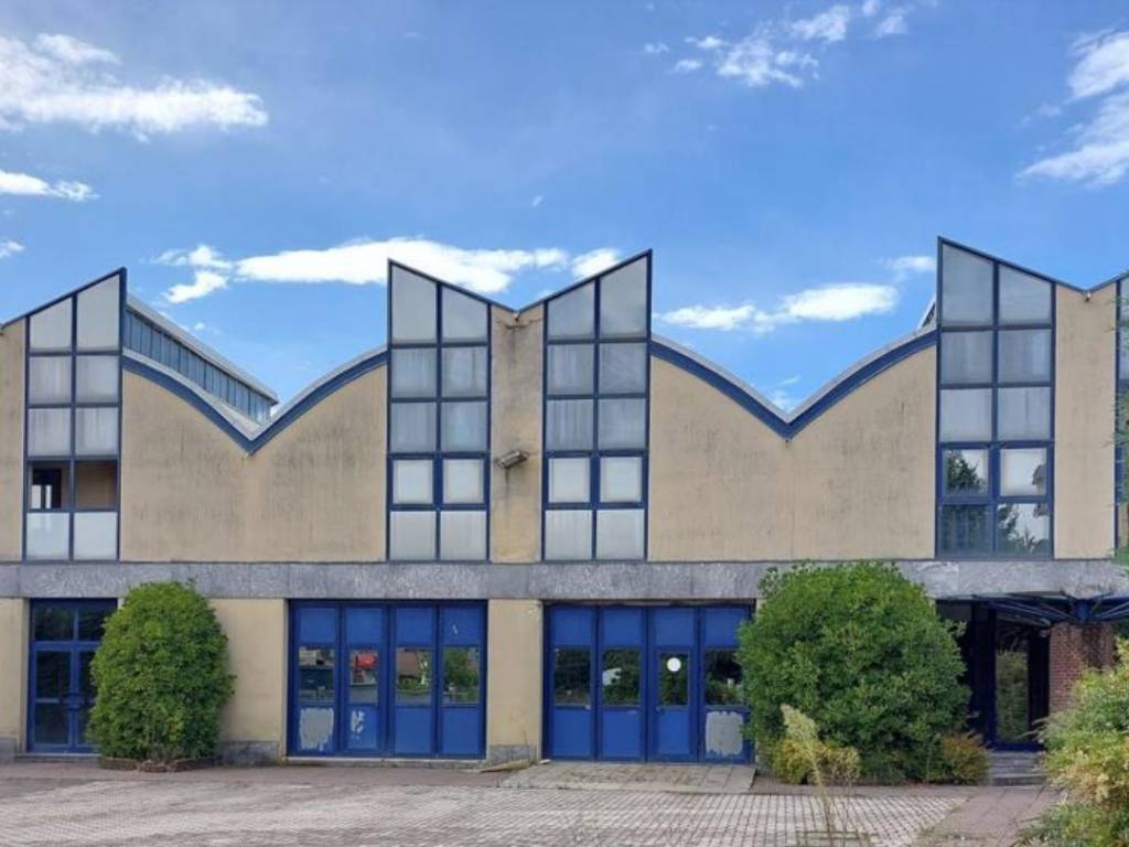 locale commerciale in vendita a Monticello Brianza
